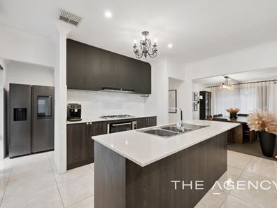 6 Aquamarine Parade, Treeby WA 6164