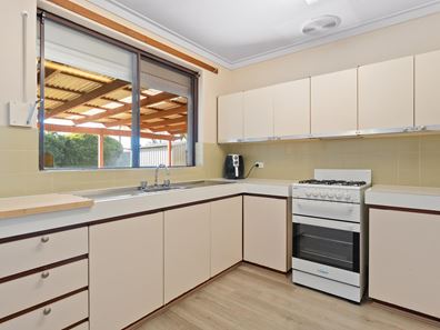 33 Millgrove Avenue, Cooloongup WA 6168