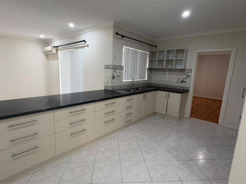 242A Grand Promenade, Dianella