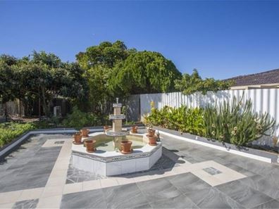 242A Grand Promenade, Dianella WA 6059
