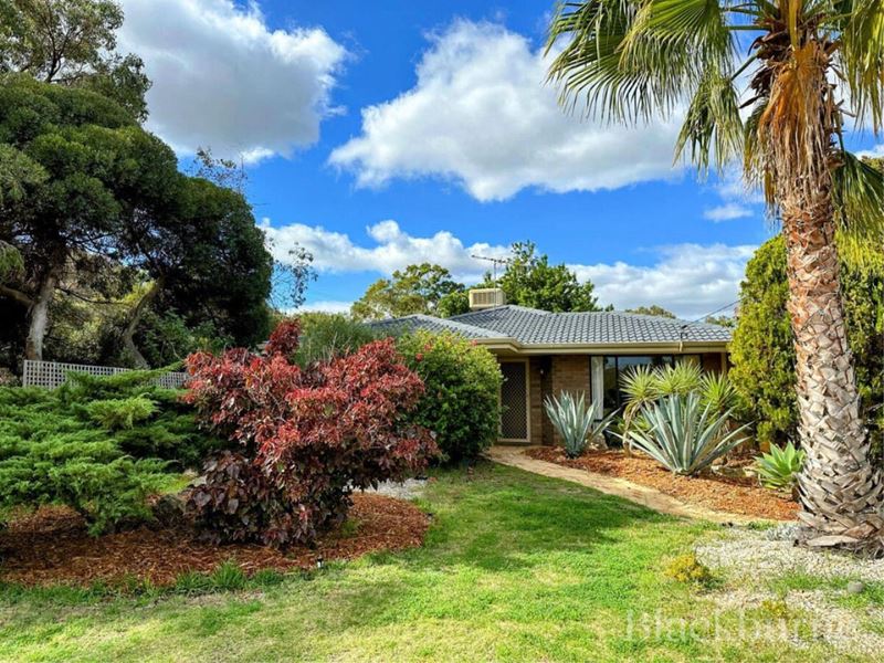 14 Conway Grove, Heathridge