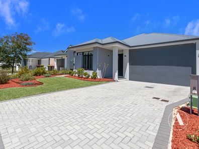 8 Mandalup Road, Haynes WA 6112
