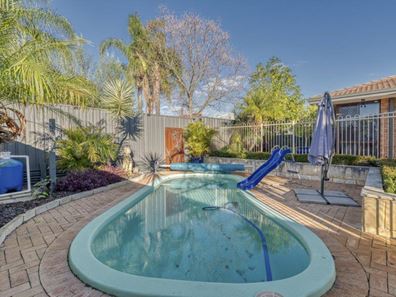 10 Bottlebrush Drive, Thornlie WA 6108