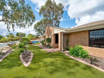 77 The Crest, Woodvale WA 6026