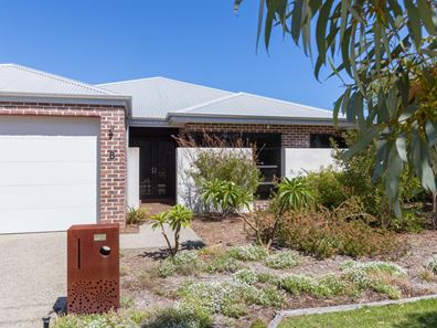 8 Finlay Court, Rivervale WA 6103