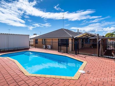 14 Waxberry Close, Halls Head WA 6210