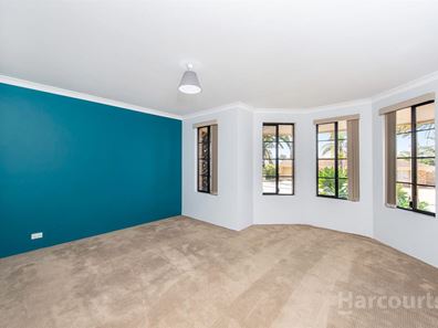 14 Waxberry Close, Halls Head WA 6210