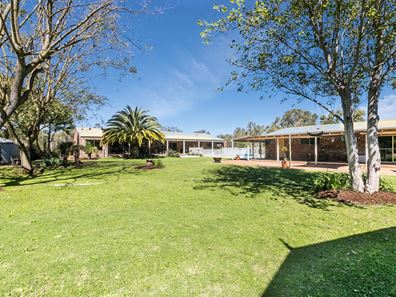 251 Foxton Dr, Oakford WA 6121