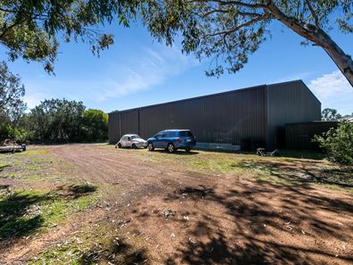 251 Foxton Dr, Oakford WA 6121