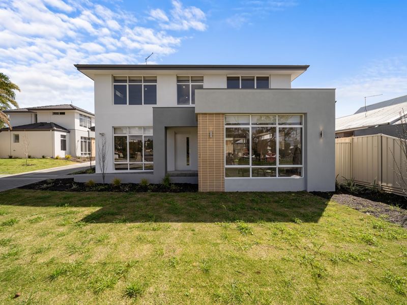 18D Bridgewater Crescent, Karrinyup