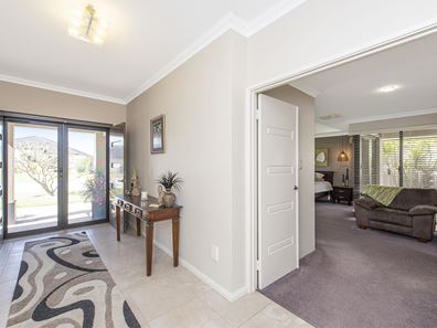 4 Arklow Glen, Canning Vale WA 6155