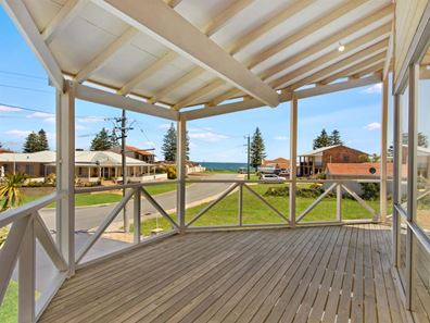 9 Ernest Street, Safety Bay WA 6169