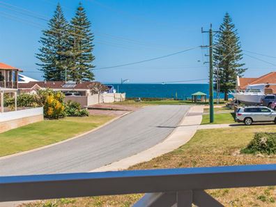 9 Ernest Street, Safety Bay WA 6169