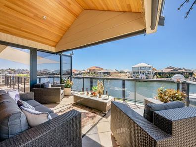 20 Starfire Close, Halls Head WA 6210