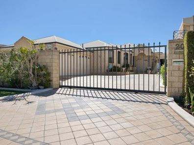 20 Starfire Close, Halls Head WA 6210