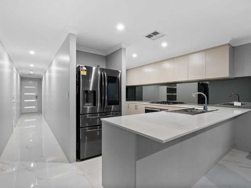 12 Aquila Drive, Wandi