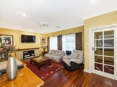 31 Howes Crescent, Dianella WA 6059