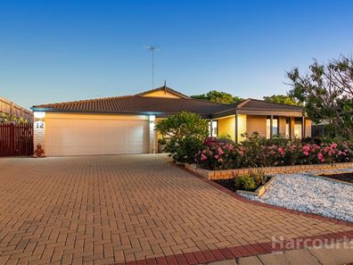12 Waratah Circle, Halls Head WA 6210