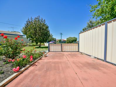 18 Ludlow Way, Warnbro WA 6169