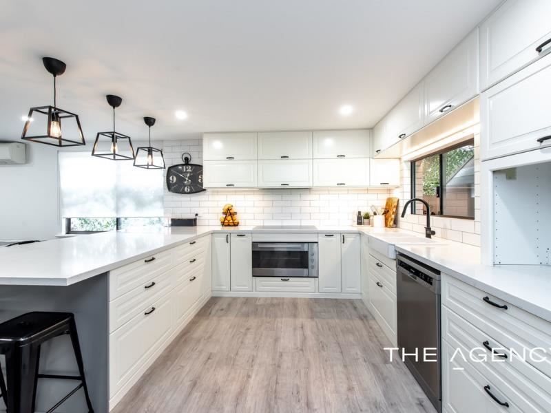 6 Sporing Way, Hillarys