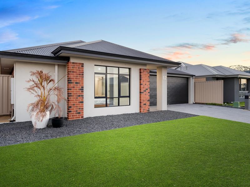 12 Hartland Grove, Hammond Park