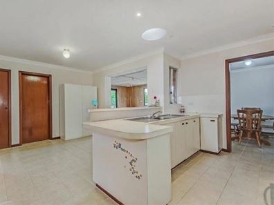 28 Grange Drive, Cooloongup WA 6168