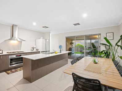 25 Hopbush Way, Beeliar WA 6164