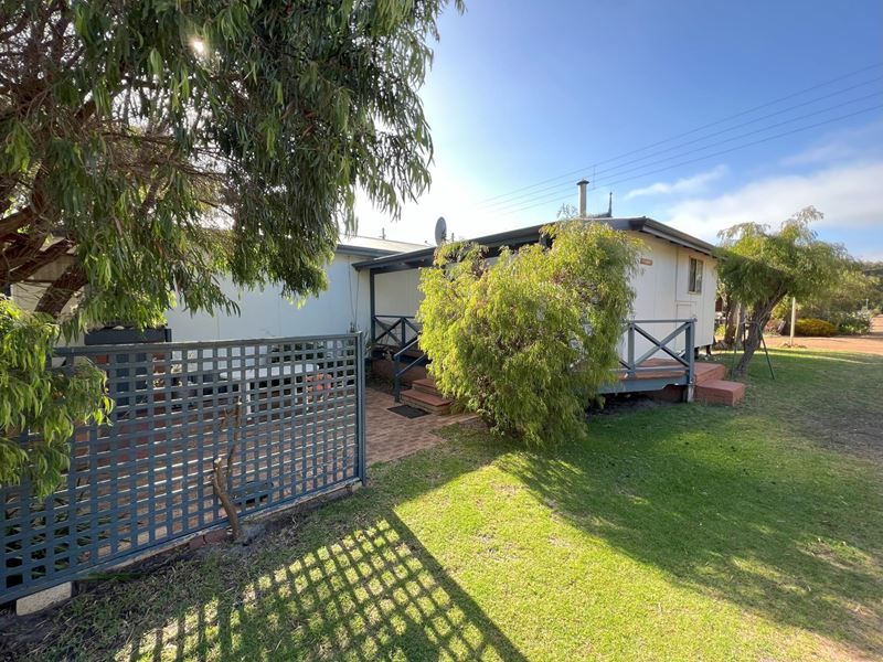 12 Central Avenue, Peaceful Bay