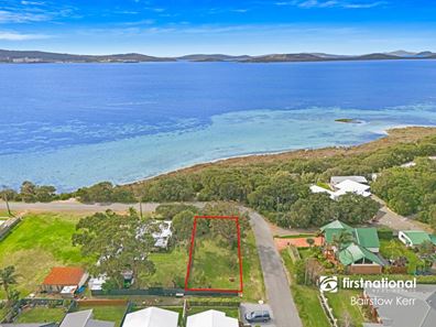 18 Harbour Esplanade, Little Grove WA 6330