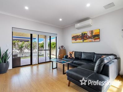 A/6 Milkman Avenue, Broadwater WA 6280