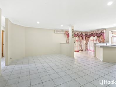 12 Exmouth Place, Thornlie WA 6108