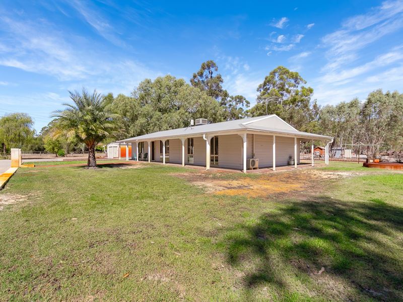 104 Spears Drive, Oakford WA 6121
