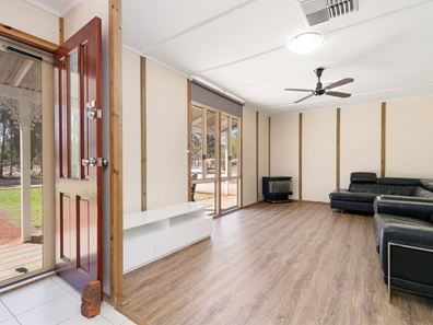 104 Spears Drive, Oakford WA 6121