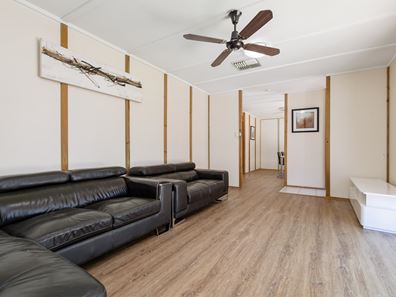 104 Spears Drive, Oakford WA 6121