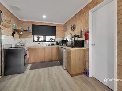 11 Pinyali Way, Waggrakine WA 6530