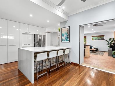 4 Burroughs Road, Karrinyup WA 6018