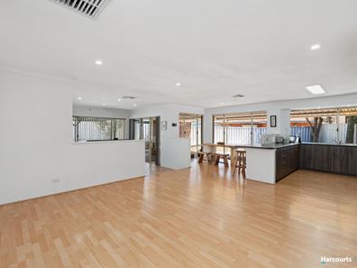 32 Adelphi Court, Marangaroo WA 6064
