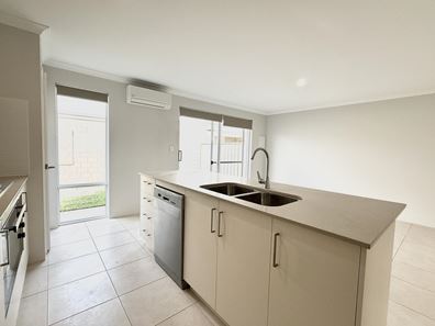 82 Brilliant Boulevard, Mandogalup WA 6167