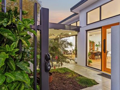 6 Kings Court, Carine WA 6020