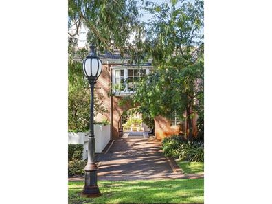 24/12 Wingfield Avenue, Crawley WA 6009