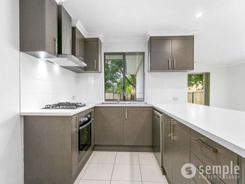 8 Sciano Avenue, Success WA 6164