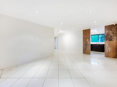 4/215 Royal Street, Yokine WA 6060