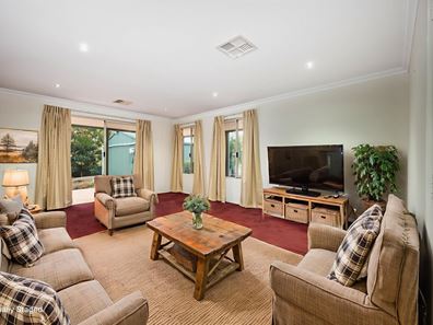 5 Dealbata Green, Roleystone WA 6111