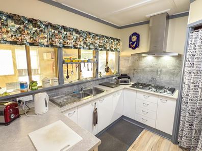 9 Delmage Street, Dongara WA 6525