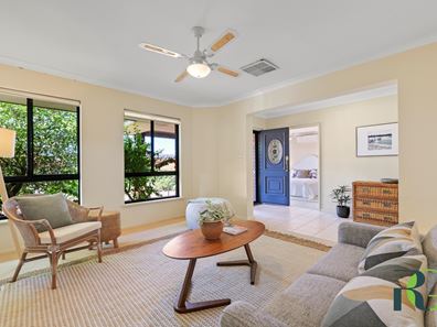 11B Kitchener Road, Melville WA 6156