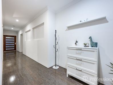 11 Charleston Road, Eglinton WA 6034