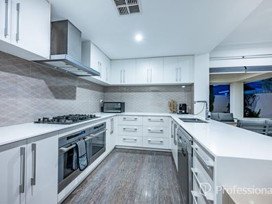 11 Charleston Road, Eglinton WA 6034