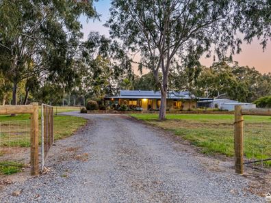 20 Tiara Court, Darling Downs WA 6122