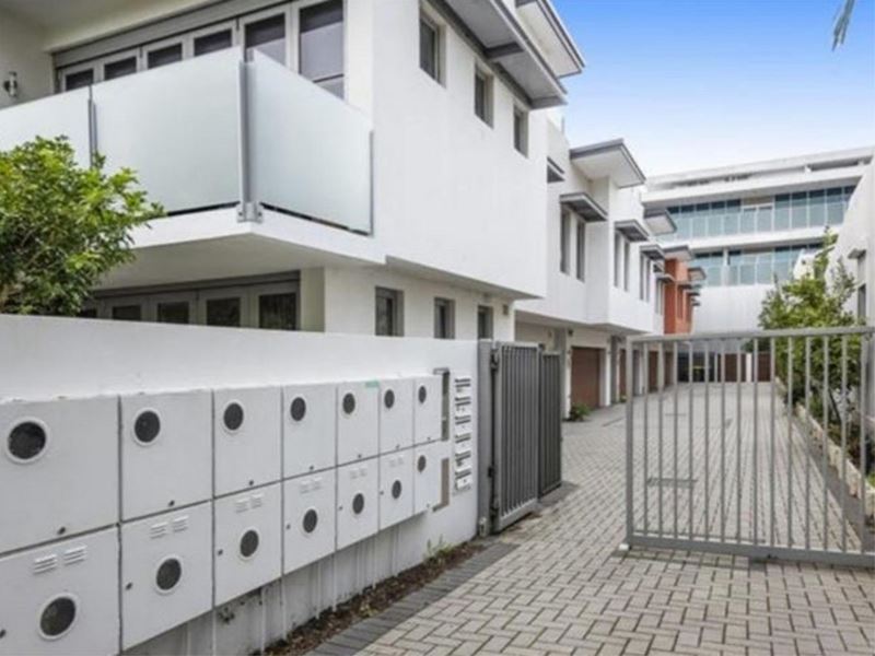 4/111 Summers Street, Perth