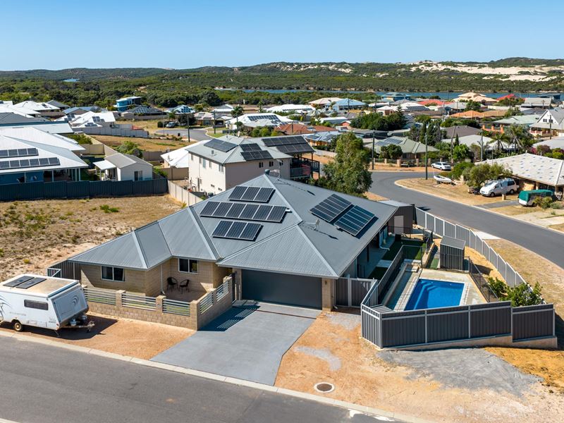 2 Hampshire Drive, Cape Burney